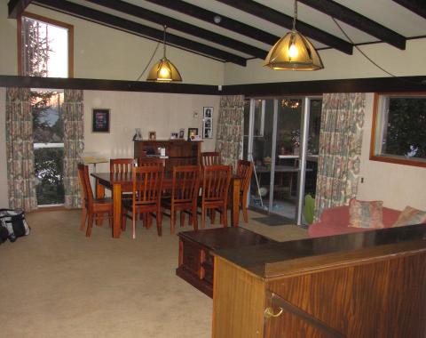 cropped lounge